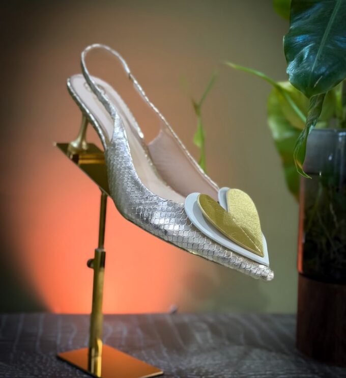 Lily (Gold)